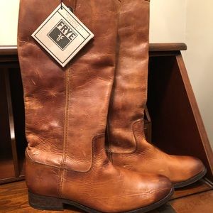 NWT Frye Melissa Button